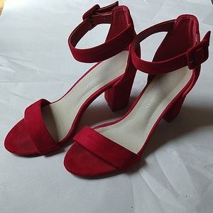 Woman's heeled sandals
